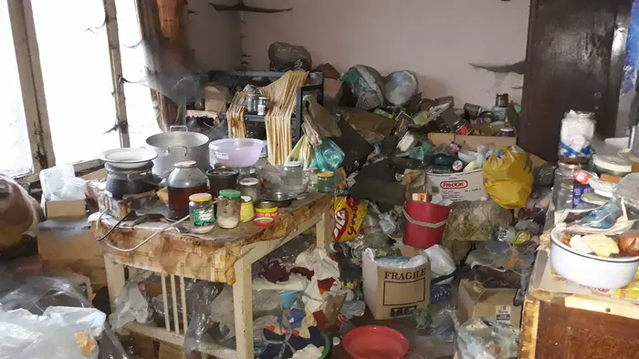 Управление на огромния обем вещи в клошарски имот